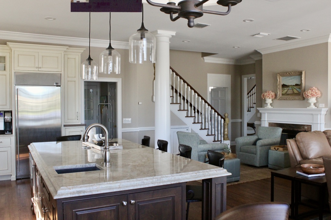 A traditional home in Ponte Vedra, Florida with comfortable seating and a spacious kitchen.